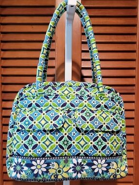 VERA BRADLEY DAISY DAISY BLUE & GREEN QUILTED FLORAL TRAVEL BAG